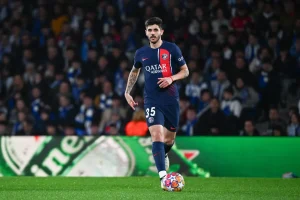 PSG : Beraldo s'impose au milieu, Vitinha incertain avant le Bayern