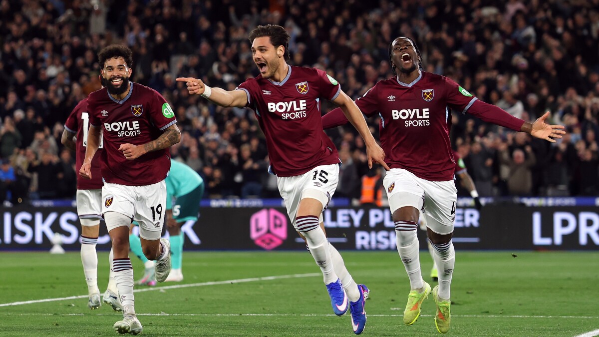 West Ham arrache Everton au bout du suspense et garde Tottenham à distance
