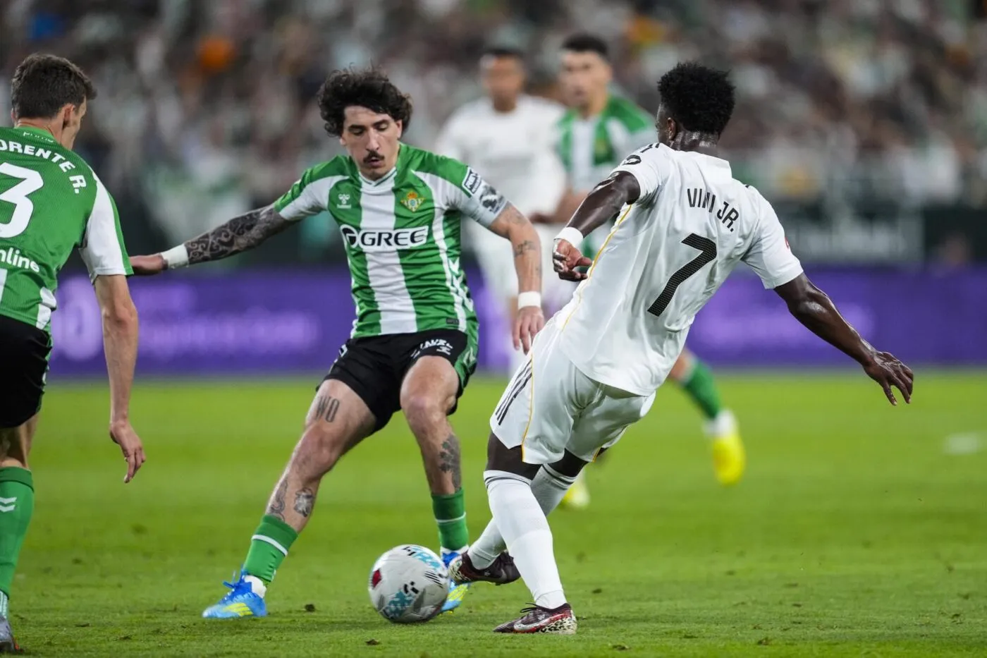Liga : le Real Madrid freiné par le Betis, le Barça prend le large